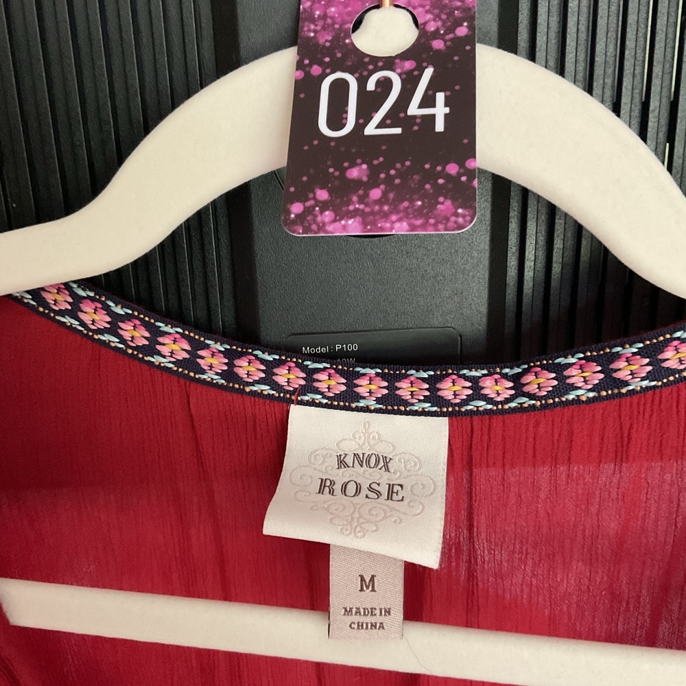 KNOX ROSE SLEEVELESS TOP - Picture 2 of 4